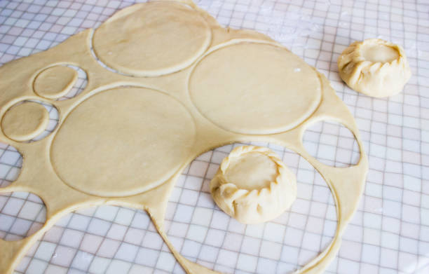 istock Sculpt russian pies kurniki in kitchen dough overhead. 1382166475