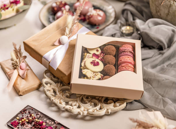 świąteczne pudełko deserowe - cookie chocolate cake gourmet dessert zdjęcia i obrazy z banku zdjęć