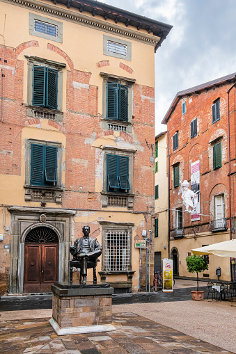 The bronze statue of Giacomo Puccini, native to Lucca, stands out in Piazza Cittadella, in the historic center of Lucca. The statue of the famous Italian composer is an artwork of Vito Tongiani dating 1993-1994