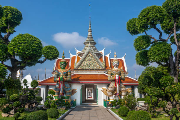 Large Buddhist temple in Thailand Landmark Wat Arun Temple in Bangkok wat arun stock pictures, royalty-free photos & images