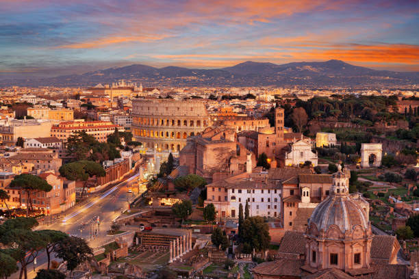 rome, italy view towards the colosseum - rome italië stockfoto's en -beelden