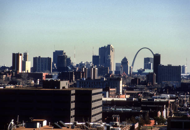 istock Gateway Arch NP - Arch & St Louis Skyline 1988 1382371298