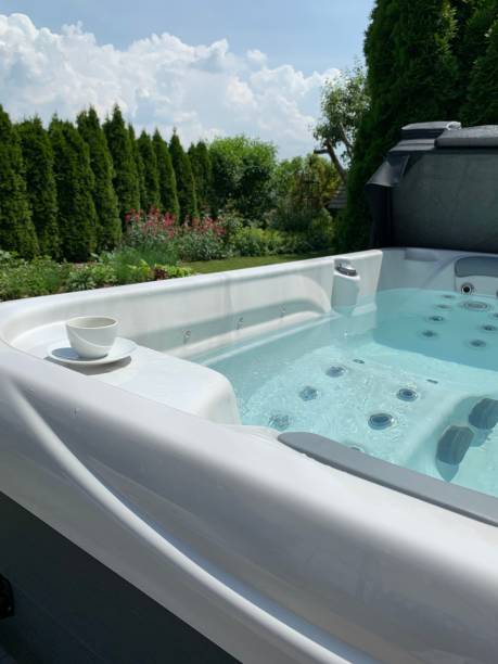 istock Going to the hot tub 1382373375
