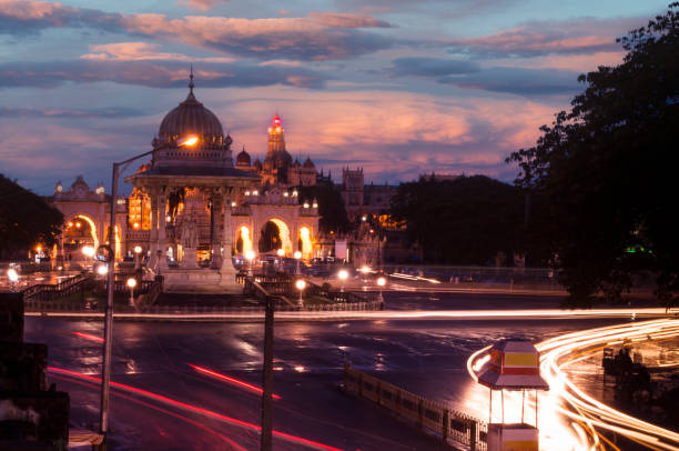 mysore paesaggio notturno - mysore foto e immagini stock