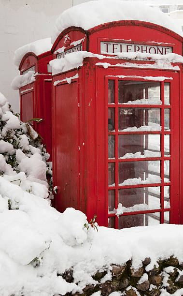 istock telephone booth box england winter snow 138243992