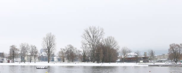 istock Lakeshore in Winter 1382559811
