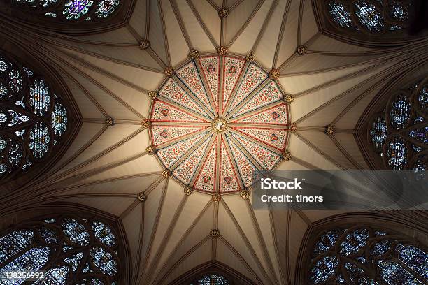 Churh Em Inglaterra Interior Catedral York Minster Enfeitado Tecto - Fotografias de stock e mais imagens de Catedral