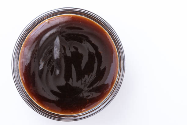 salsa hoisin en un tazón - salsa hoisin fotografías e imágenes de stock