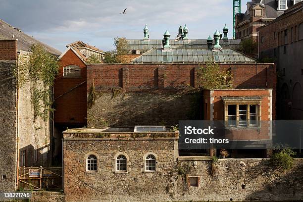 Miejski Fabryka Budynku Rundown Branży - zdjęcia stockowe i więcej obrazów Architektura - Architektura, Bez ludzi, Brudny