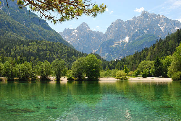Jasna lago na Eslovênia - foto de acervo