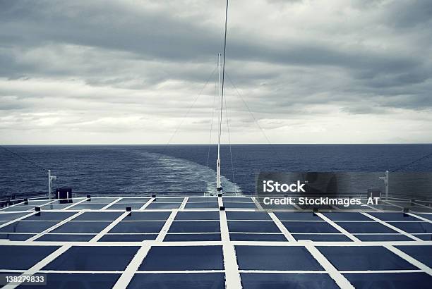 Foto de Photovoltaik De Alta Qualidade Em Um Navio De Cruzeiro e mais fotos de stock de Energia solar