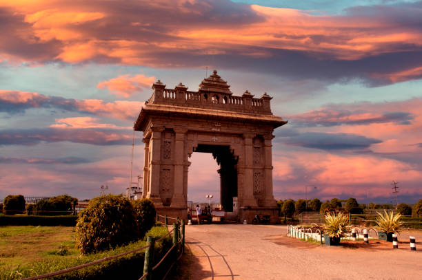 puerta frontal de la presa krs - mysore fotografías e imágenes de stock