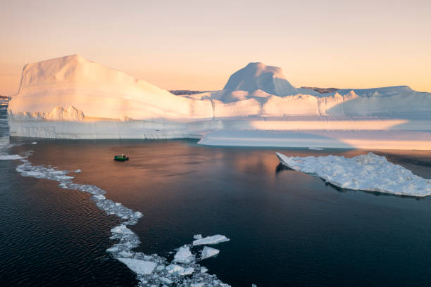 istock BIG ICEBERGS FROM AERIAL VIEW 1382800665