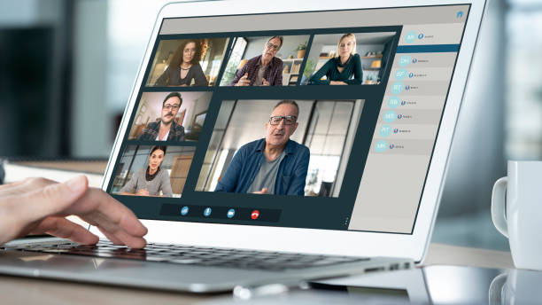 pessoas falando e trabalhando no computador - video conference camera - fotografias e filmes do acervo