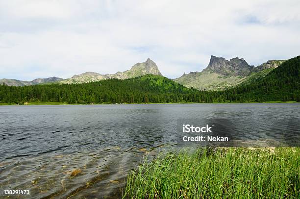 Mountain Lake - zdjęcia stockowe i więcej obrazów Bez ludzi - Bez ludzi, Chmura, Fotografika