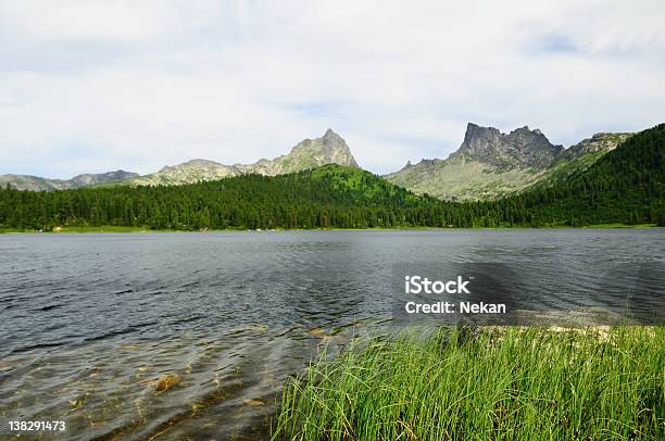 Lago De Montanha - Fotografias de stock e mais imagens de Ao Ar Livre - Ao Ar Livre, Azul, Beleza natural