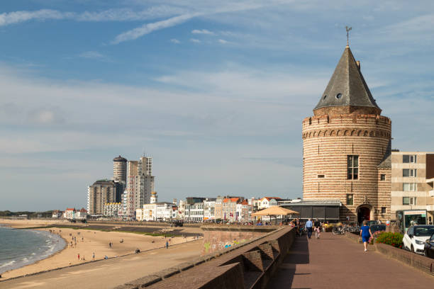 boulevard e praia de vlssingen. - boulevard sea water house - fotografias e filmes do acervo