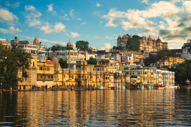 scenery of Pichola lake bank and city palace at udaipur scenery of Pichola lake bank and city palace at udaipur, rajasthan, india ghat photos stock pictures, royalty-free photos & images