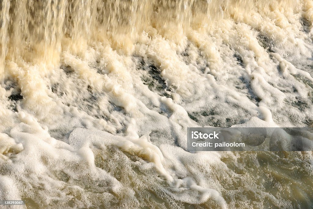 De l'eau ruisselante - Photo de Barrage libre de droits