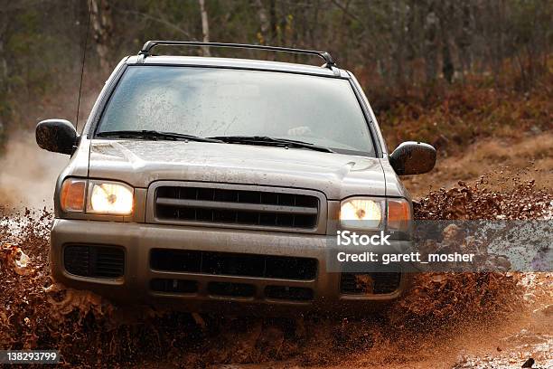 4 X4 Suv Erkunden Schlammigen Straße Stockfoto und mehr Bilder von SUV - SUV, Schlamm, Fahren