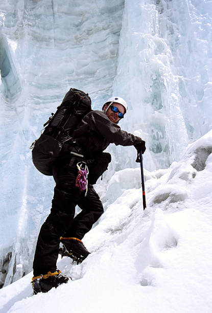 Escalador hielo del himalaya - foto de stock