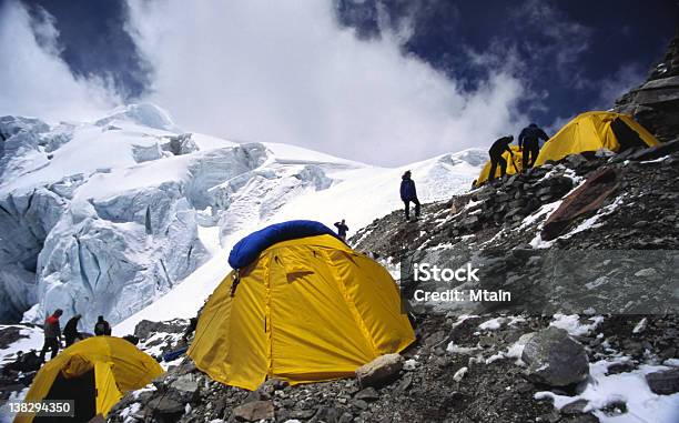 Avanzare Il Campo Base - Fotografie stock e altre immagini di Alpinismo - Alpinismo, Himalaya, Ambientazione esterna