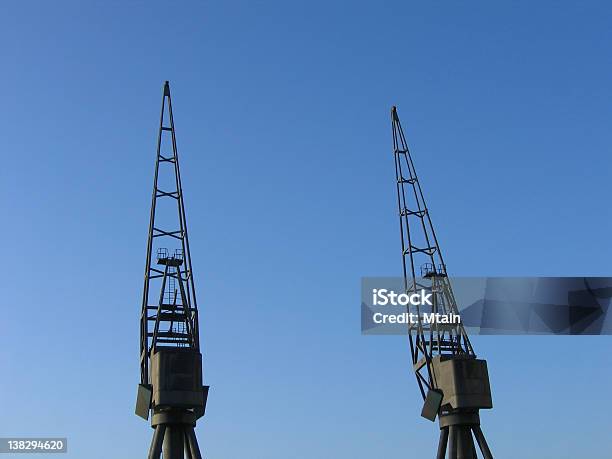 Mit Zwei Cranes Stockfoto und mehr Bilder von Bauen - Bauen, Baugewerbe, Baumaschine