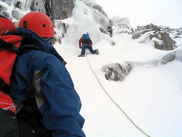 Ice escaladoras en Escocia - foto de stock