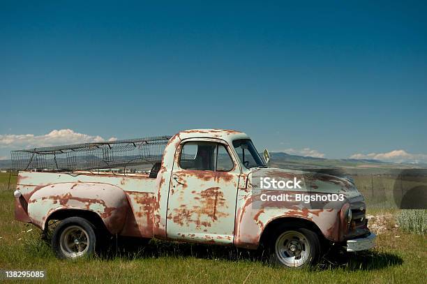 Pickup Stockfoto und mehr Bilder von Kleinlastwagen - Kleinlastwagen, Rostig, Agrarbetrieb