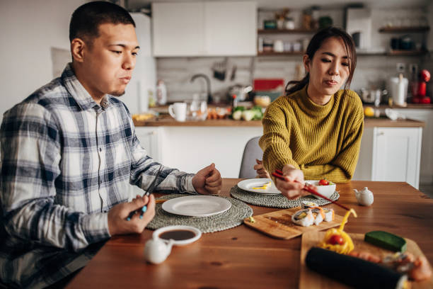 istock Couple eating sushi at home 1383031425