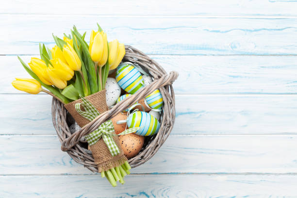 istock Easter greeting card with tulips and eggs 1383052637