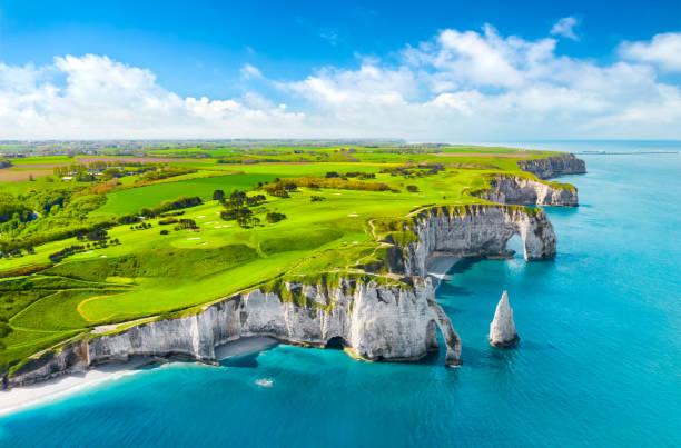 Picturesque panoramic landscape on the cliffs of Etretat. Natural amazing cliffs. Etretat, Normandy, France, La Manche or English Channel. Coast of the Pays de Caux area in sunny summer day. France Picturesque panoramic landscape on the cliffs of Etretat. Natural amazing cliffs. Etretat, Normandy, France, La Manche or English Channel. France brittany france photos stock pictures, royalty-free photos & images