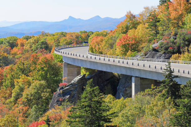 istock Linn Cove Viaduct - Blue Ridge Parkway - North Carolina 1383117012