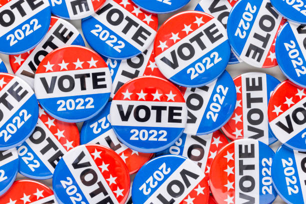 salga de la votación - voting usa button politics fotografías e imágenes de stock