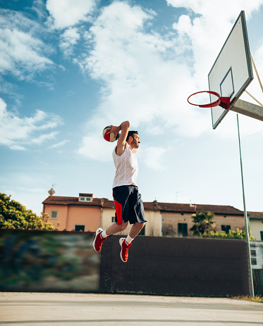basketball player dunk