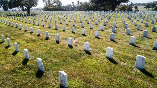 istock Memorial Day Veterans Cemetery 1383193448