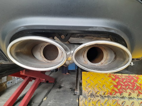 two-hole car exhaust