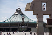 pilger-besuchen-die-basilika-unserer-lie