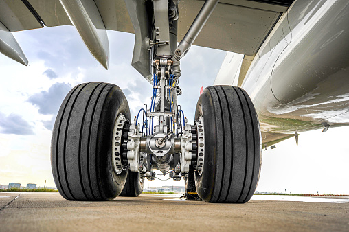Aircraft landing gear and wheels
