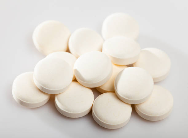 istock Heap of identical pills 1383383591