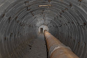 dunkler-unterirdischer-versorgungskommunikationstunnel-aus-beton-mit-rohr.jpg?b=1&s=170x170&k=20&c=f2U5bL3dU9Jn4NL33_k1vT_eFaCZALtYa8XKO259P9c=