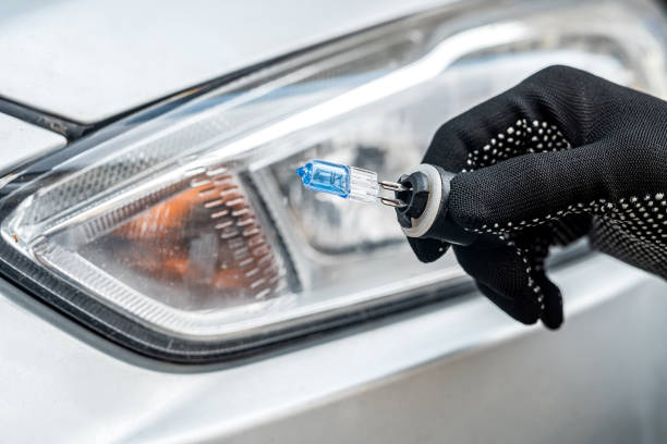 istock man replacing a h7 halogen burnt out lamp in auto headlight 1383419128