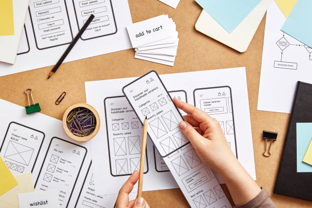 приложение для планирования ux дизайнера для мобильного телефона - designer product design sketching design occupation стоковые фото и изображения