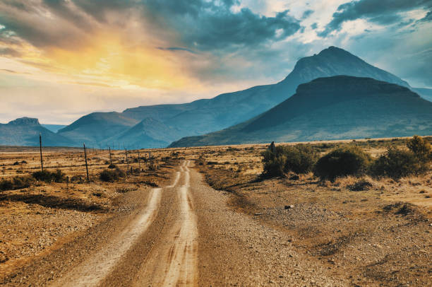 carreteras rurales - the karoo fotografías e imágenes de stock