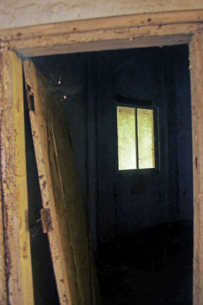 istock abandoned building in mumbai, india 1383485367