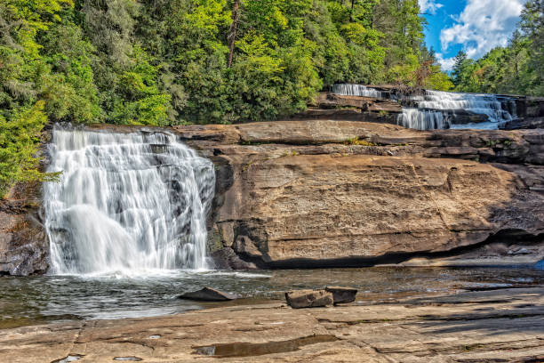 トリプル フォール�ズ イン デュポン ステート パーク nc - dupont state forest ストックフォトと画像