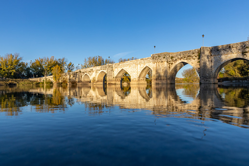 Picture of the bridge located in the center of Simacas, Valladolid.