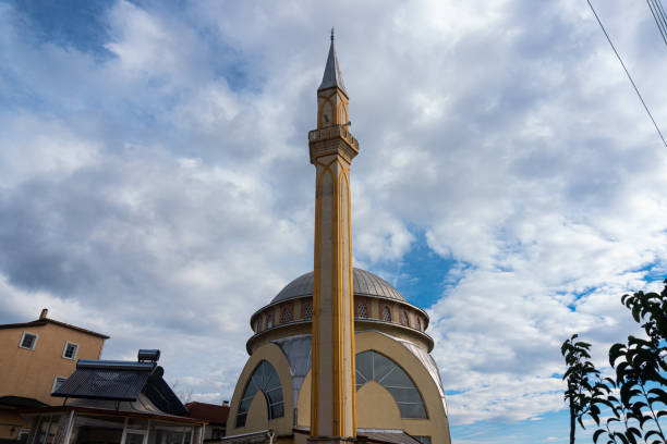 istock Bulutlu havadaki cami 1383527045