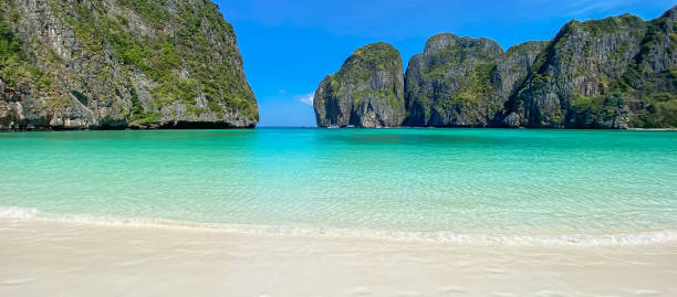 Beautiful scenery of Maya Bay beach on Phi Phi island, Krabi, Thailand. landmark, destination Southeast Asia Travel, vacation and holiday concept Beautiful scenery of Maya Bay beach on Phi Phi island, Krabi, Thailand. landmark, destination Southeast Asia Travel, vacation and holiday concept phi phi islands stock pictures, royalty-free photos & images