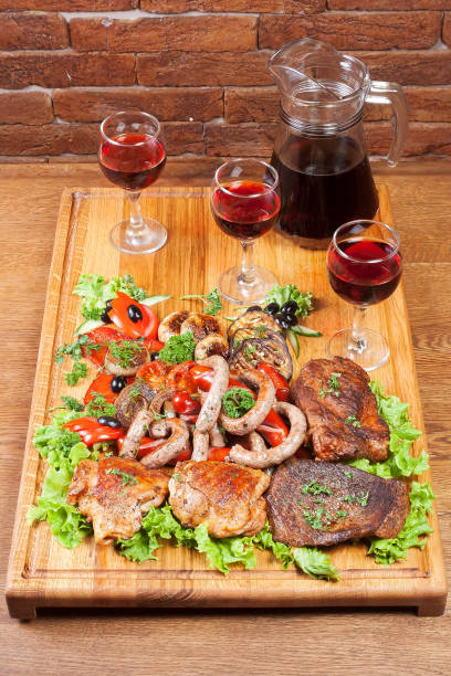 essen zum feiern von ostern - wine gourmet dinner party fillet steak stock-fotos und bilder
